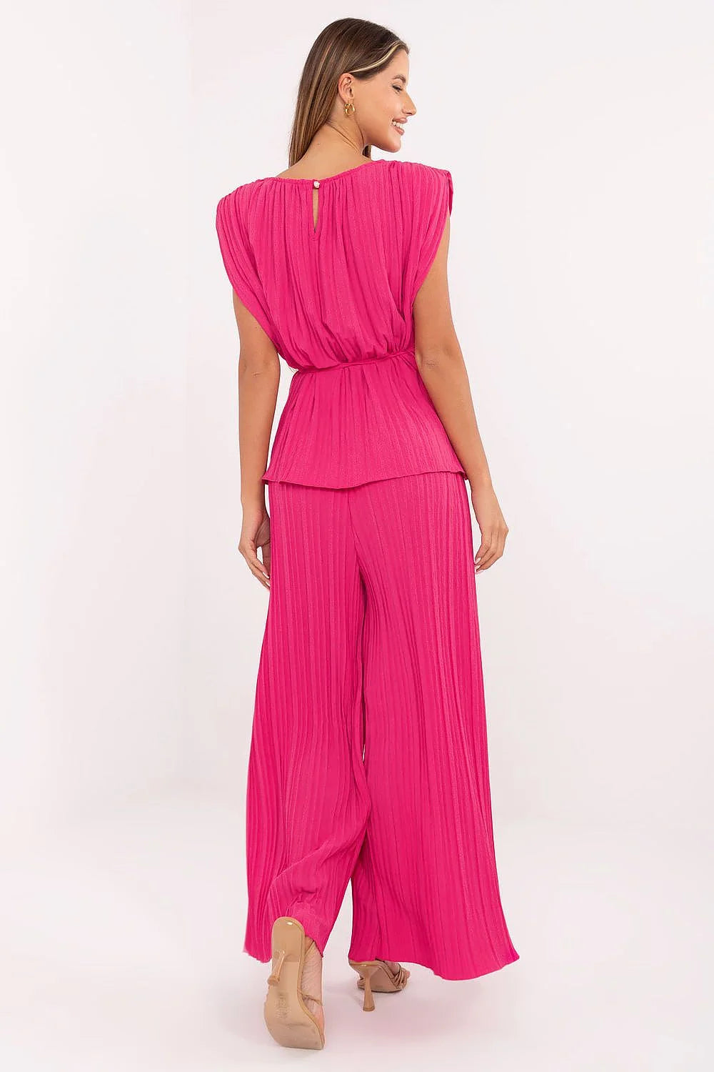 ensemble féminin élégant plissé top sans manches col rond pantalon palazzo taille haute jambes larges cheville fuchsia vif