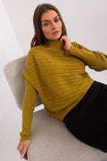 Pull-over femme maille haute qualité style contemporain col roulé manches longues finitions côtelées vert moutarde longueur standard
