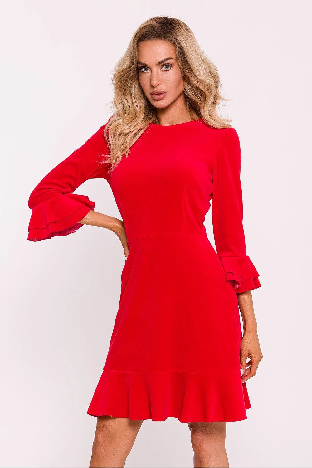 Robe de jour Moe en maille de velours rouge vif manches 7/8 volants encolure ronde silhouette flatteuse occasion polyvalente