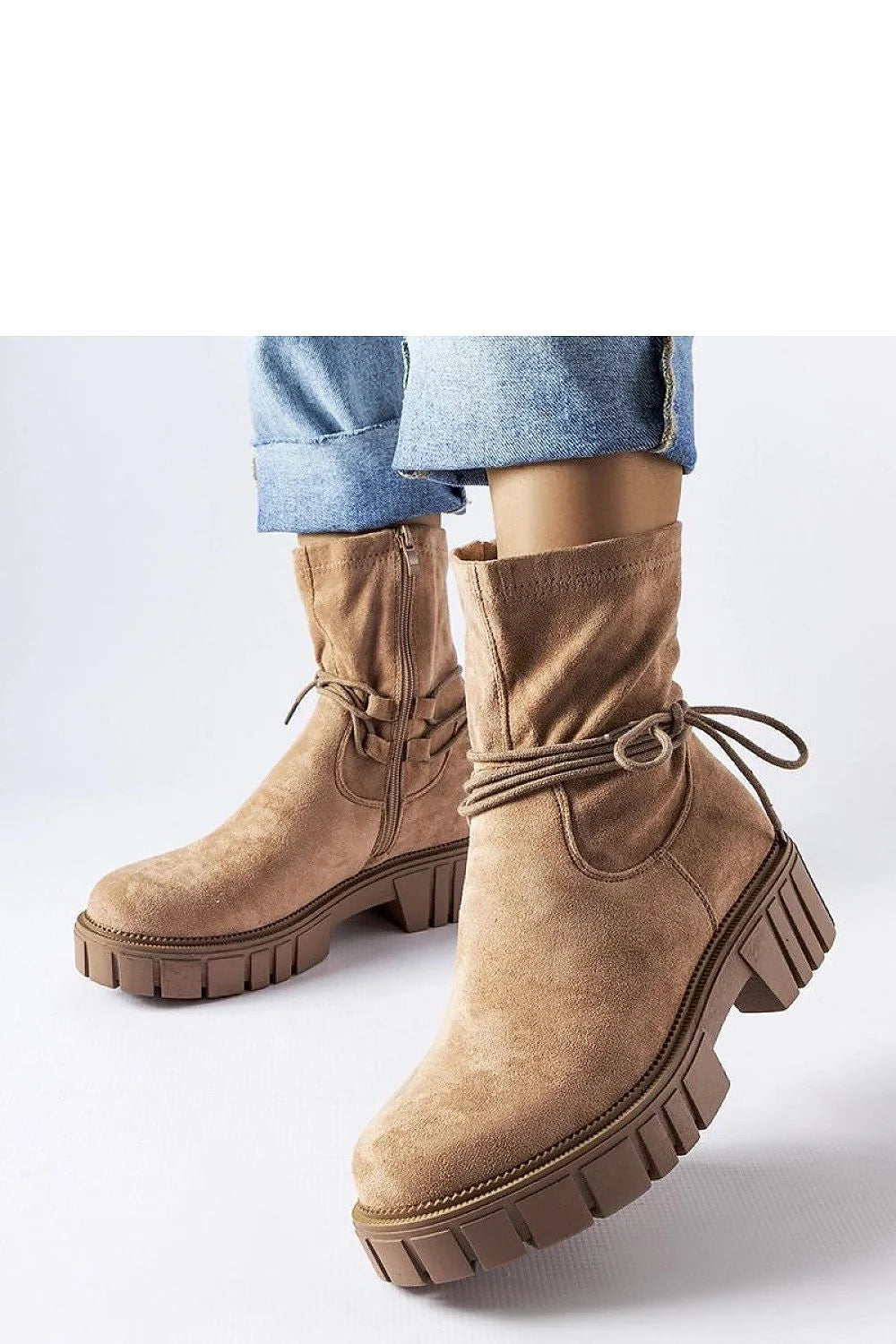Bottines pour femmes en suède couleur camel, design moderne, semelle épaisse, lacets en ton sur ton, confort et style