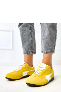 baskets basses running rétro jaune vif empiècements blancs semelle noire caoutchouc cuir suédé écologique bout arrondi silhouette fuselée confortable légère