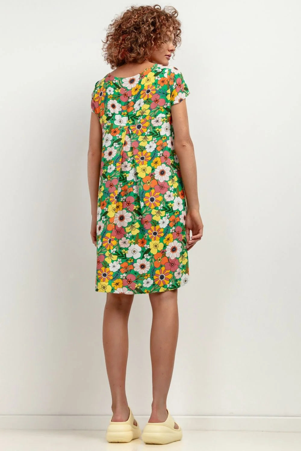 Robe de jour Tessita en viscose motif floral multicolore coupe droite manches courtes femme élégante