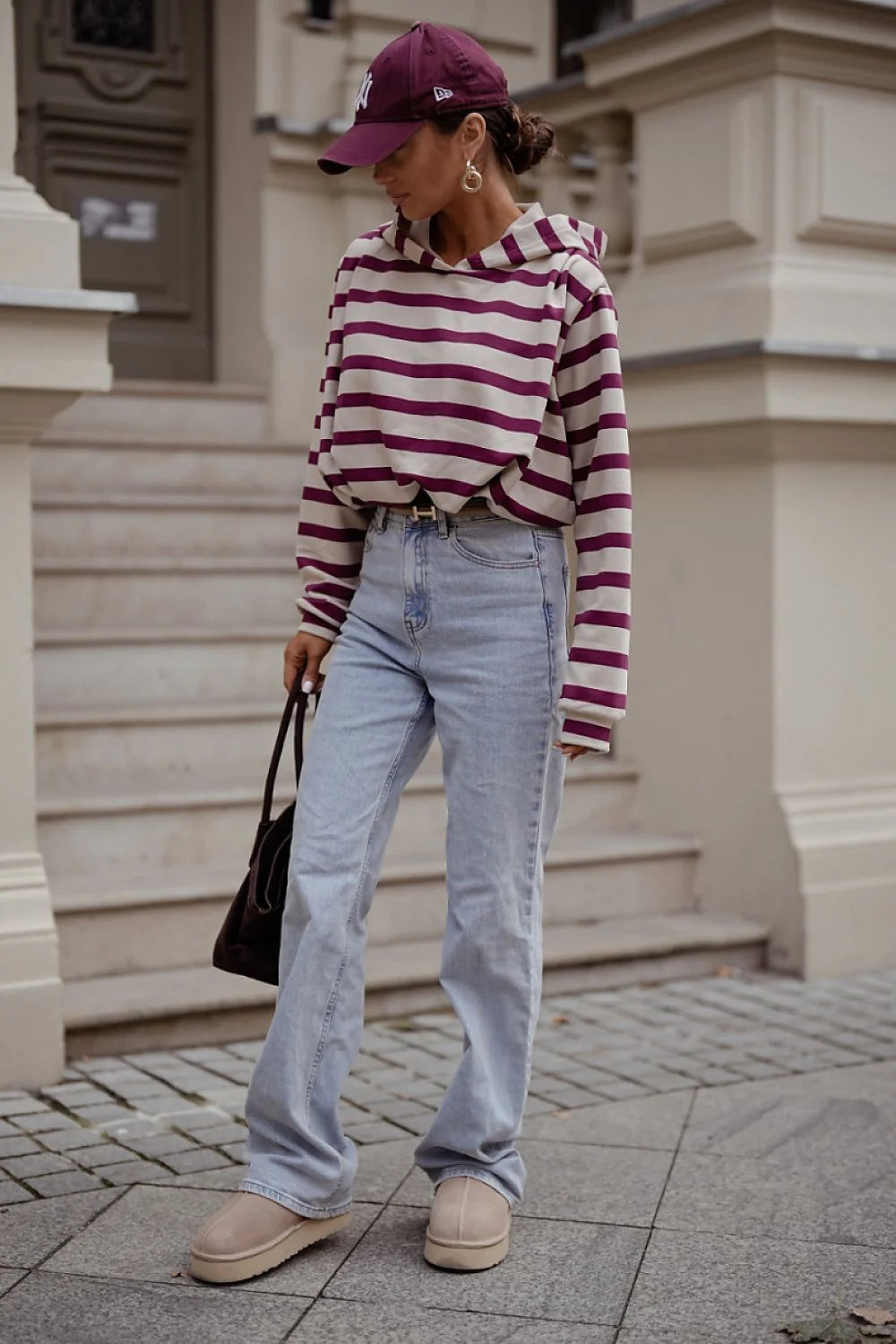sweatshirt femme capuche oversize boxy coupe courte manches longues rayures écru bordeaux molleton léger coton élasthanne confortable élégant moderne polyvalent