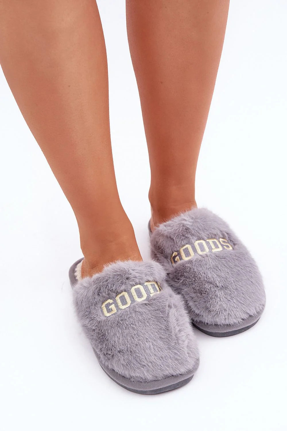 Pantoufles Step in style pour femmes, fourrure douce, design moderne, broderie GOOD, intérieur confortable, chaussures d'intérieur, style décontracté