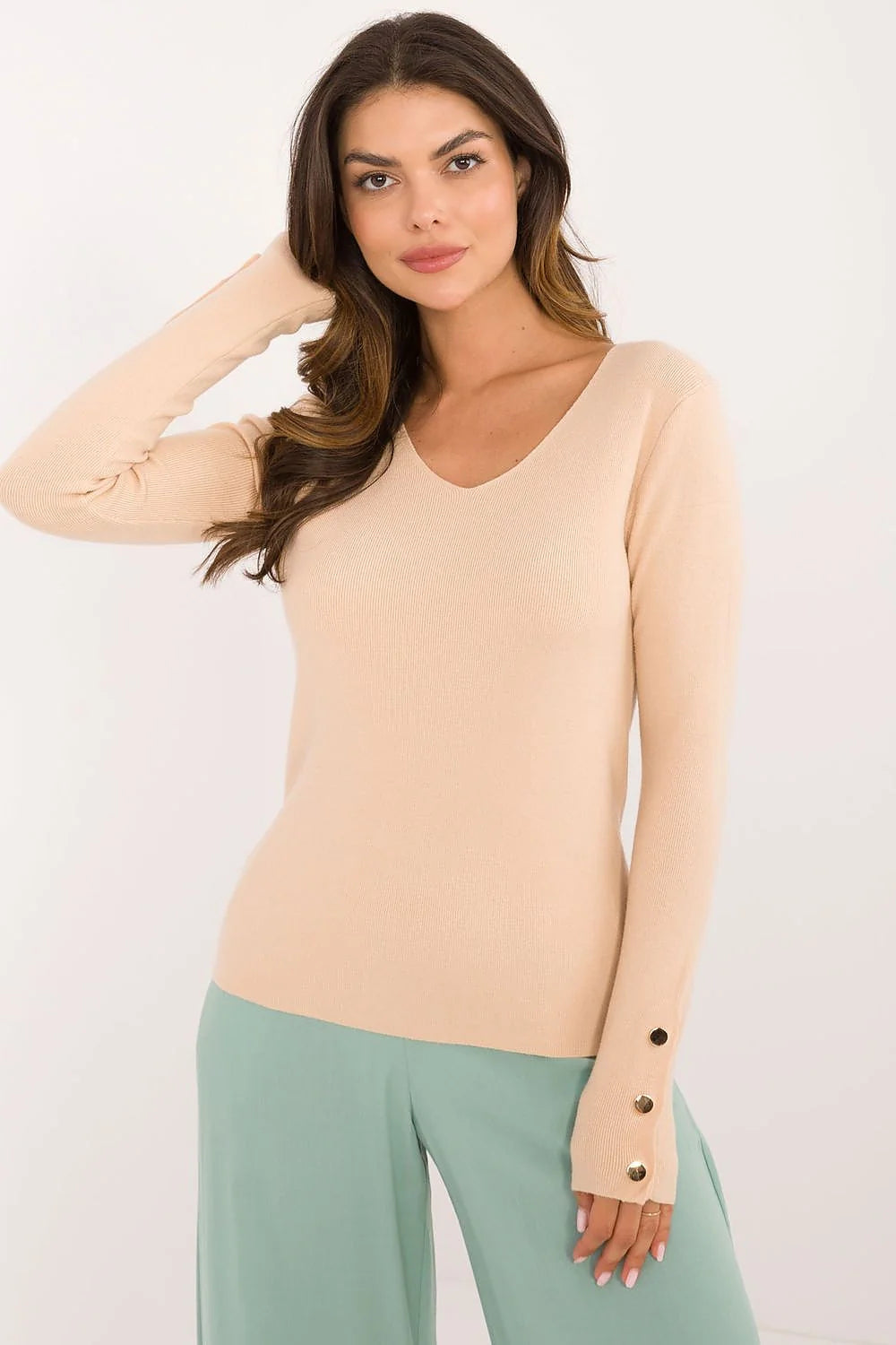 pull femme viscose polyamide polyester maille fine côtelée manches longues col V boutons dorés beige ajusté slim léger extensible élégant