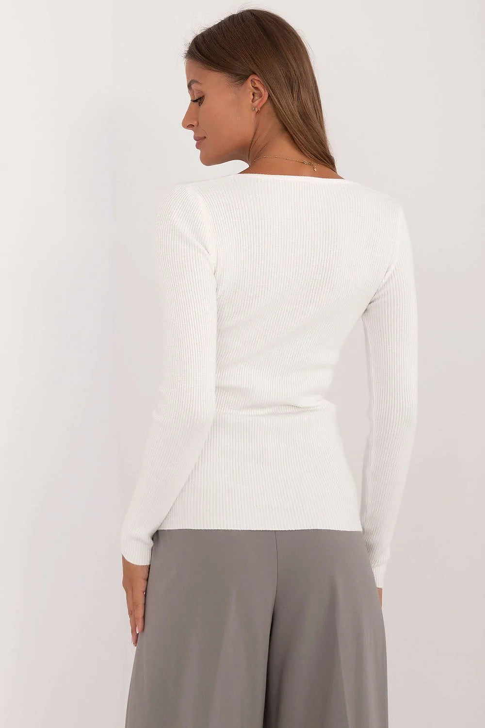 Chandail AT élégant, viscose polyester polyamide, longues manches, encolure ronde, boutons décoratifs, mode intemporelle, quotidien travail