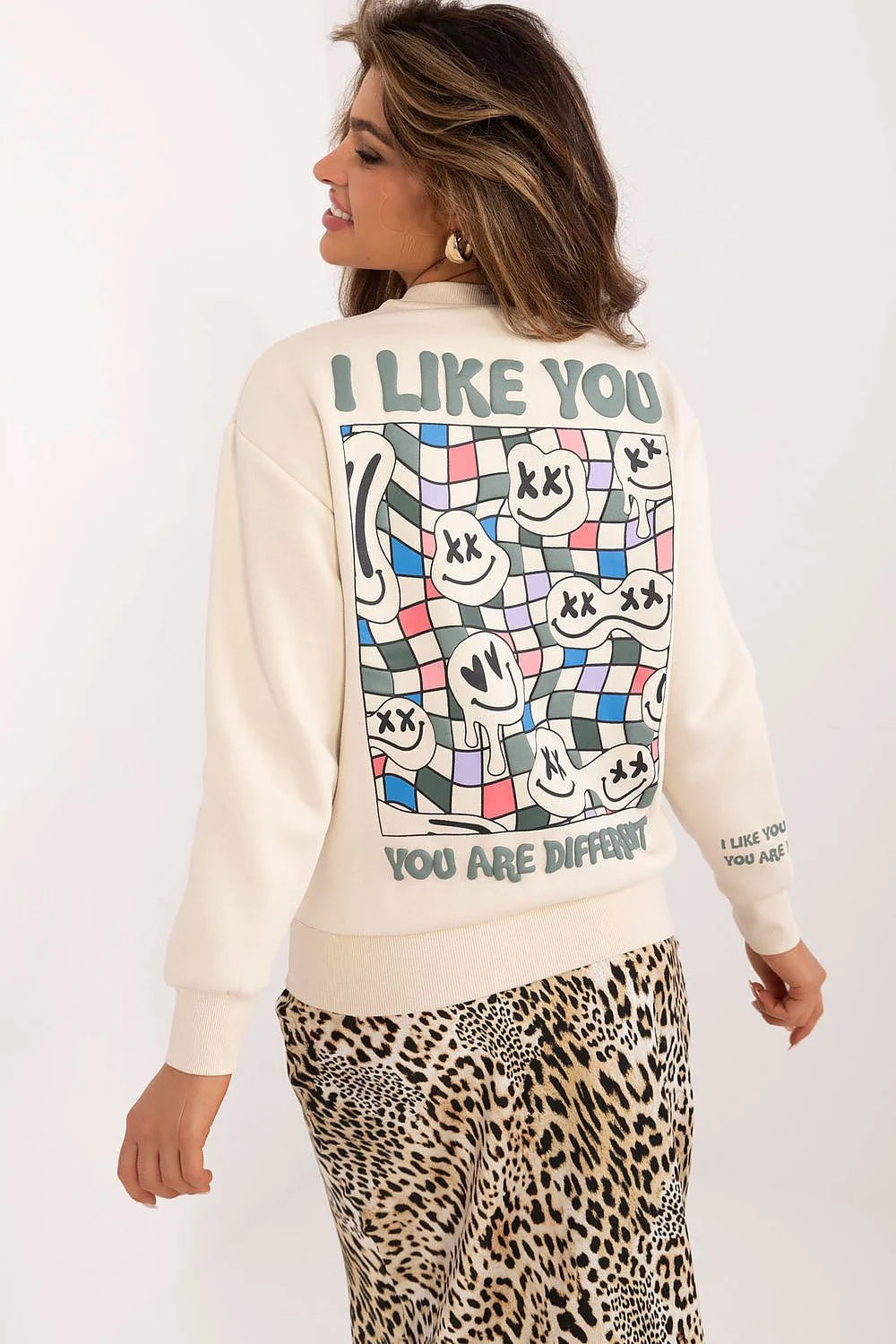 Sweatshirt Sublevel pour femme, coupe classique, col rond, manches longues, imprimé dos coloré, matériau coton polyester, confort et style