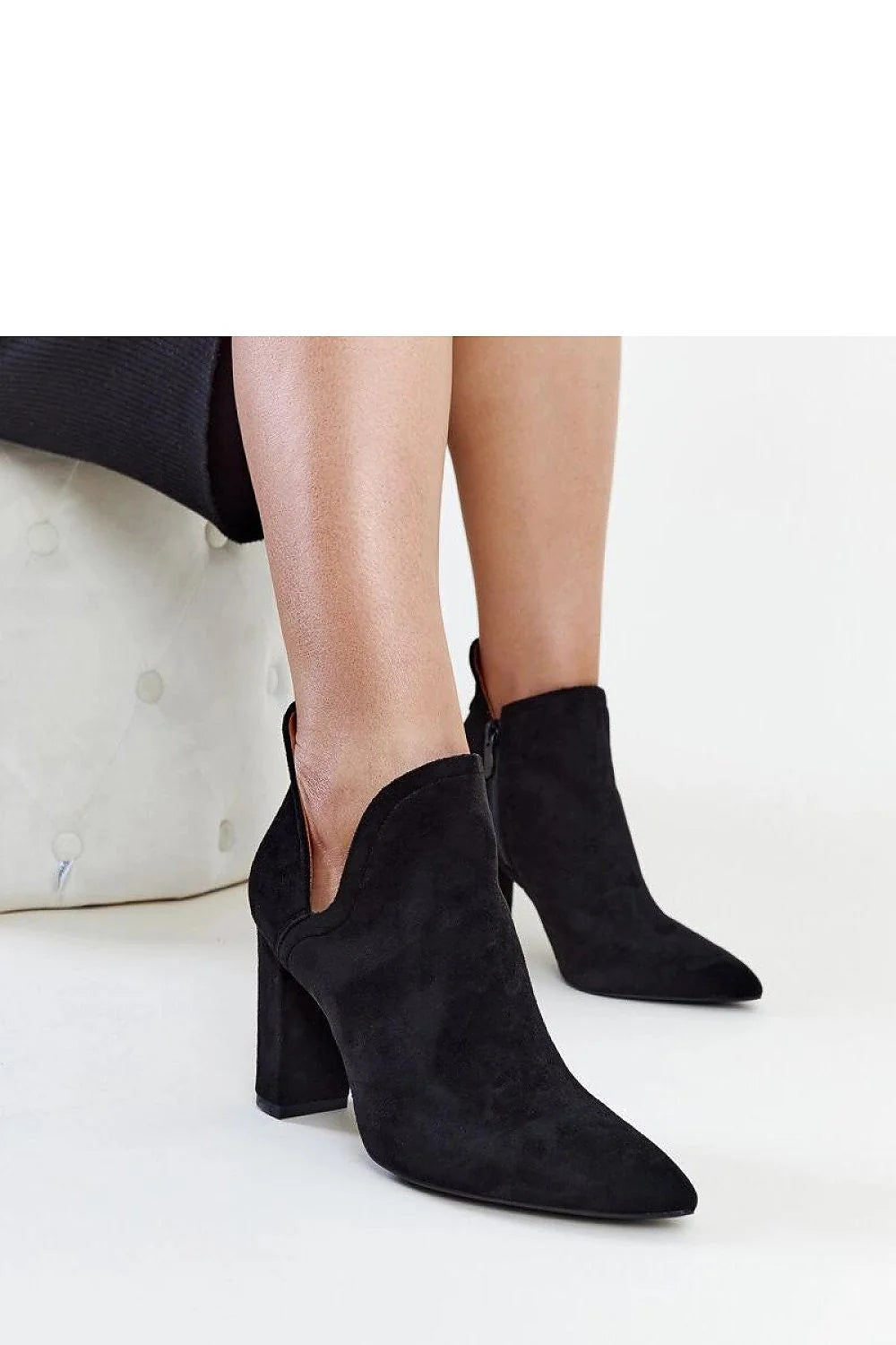 Bottines asymétriques à talons pointus en suède noire pour femme, design moderne, coupe cheville, fermeture éclair latérale, confortable et élégante