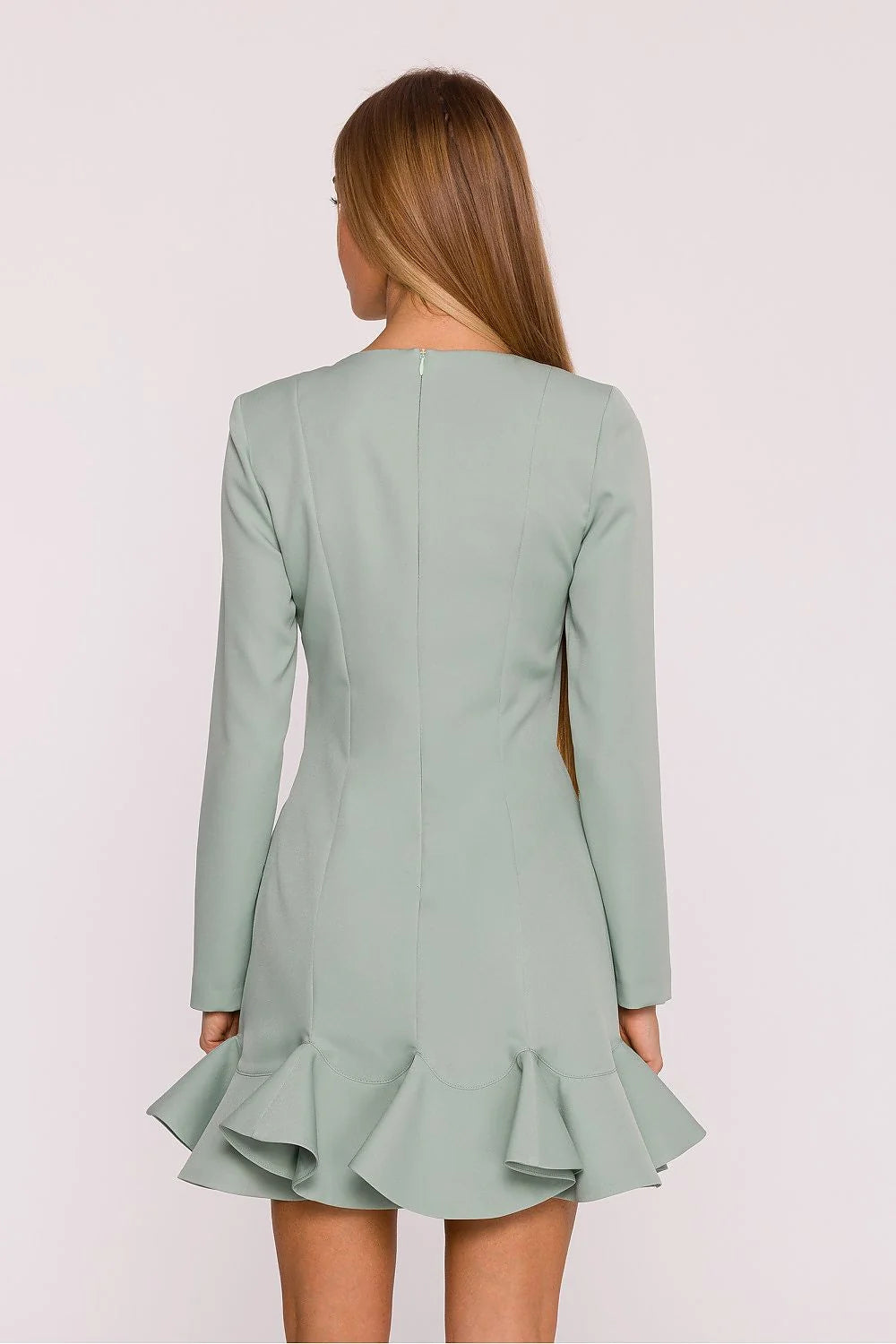 robe cocktail Moe subtile féminine tissu lisse finition mate volant fantaisie bas col classique arrondi manches longues