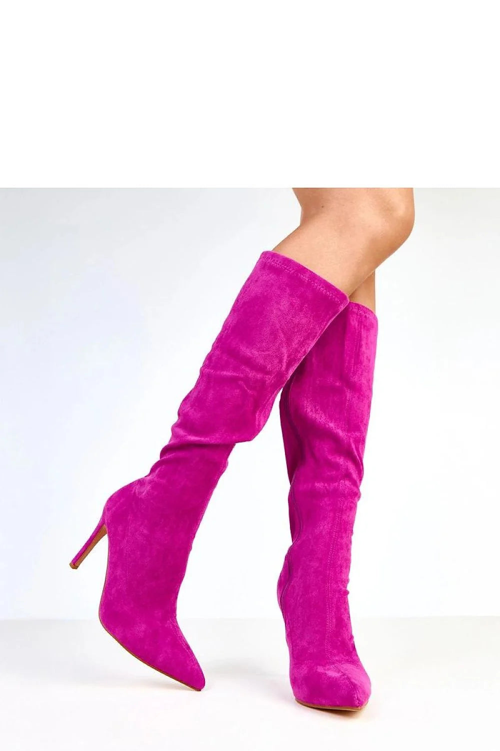 bottes cuissardes femme fuchsia suédine écologique bout pointu talon stiletto haut tige froncée zip latéral doré semelle contrastée beige élancée