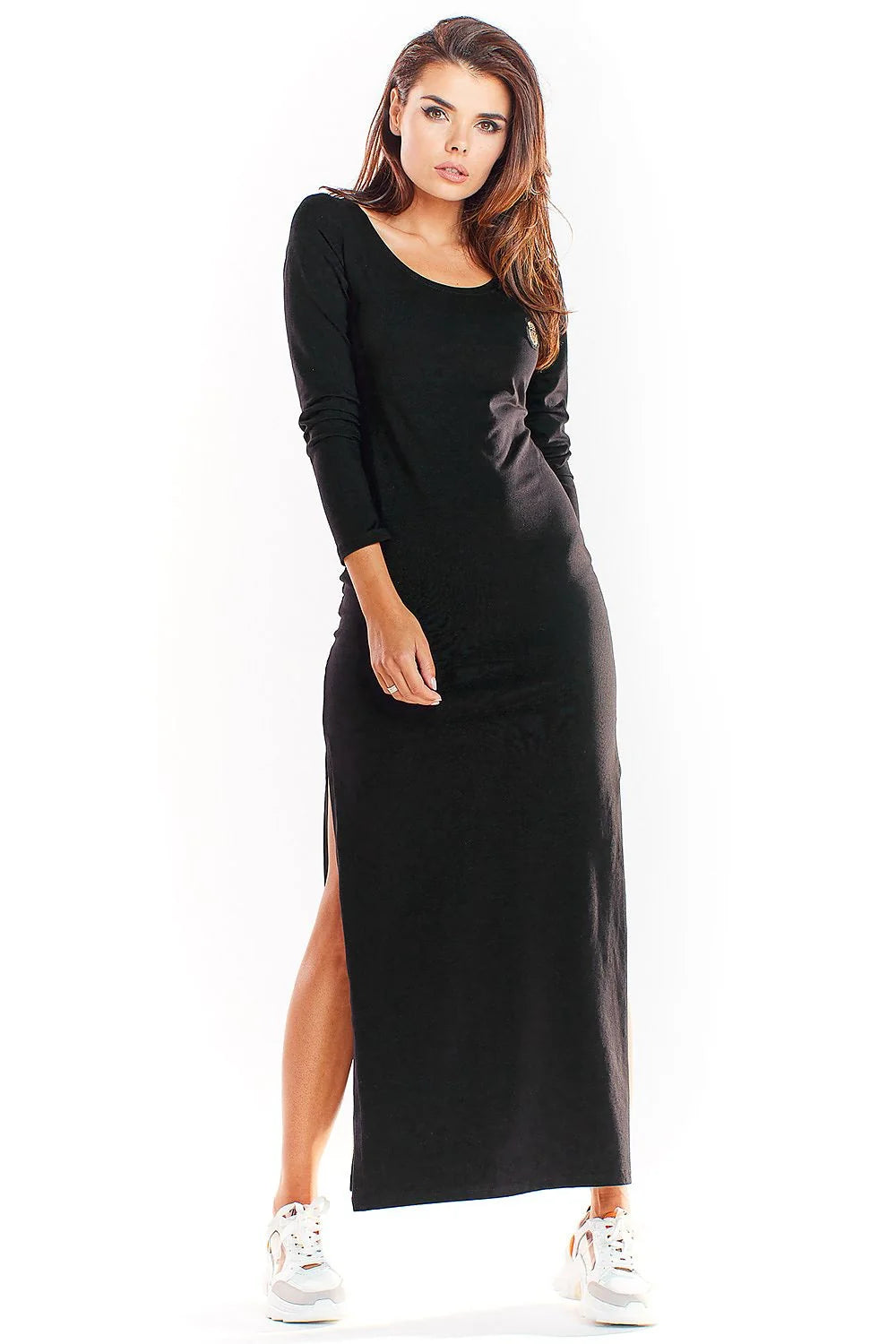 robe longue coton stretch beige camel coupe droite ajustée manches longues encolure ronde fente latérale haute écusson brodé polyvalente chic