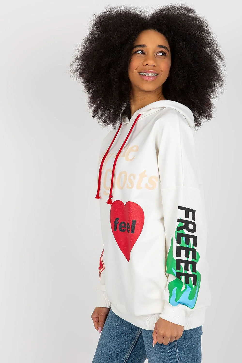 sweatshirt femme oversize capuche molleton écru imprimés multicolores grand cœur rouge feel cordons rouges poche kangourou bordscôtes streetwear