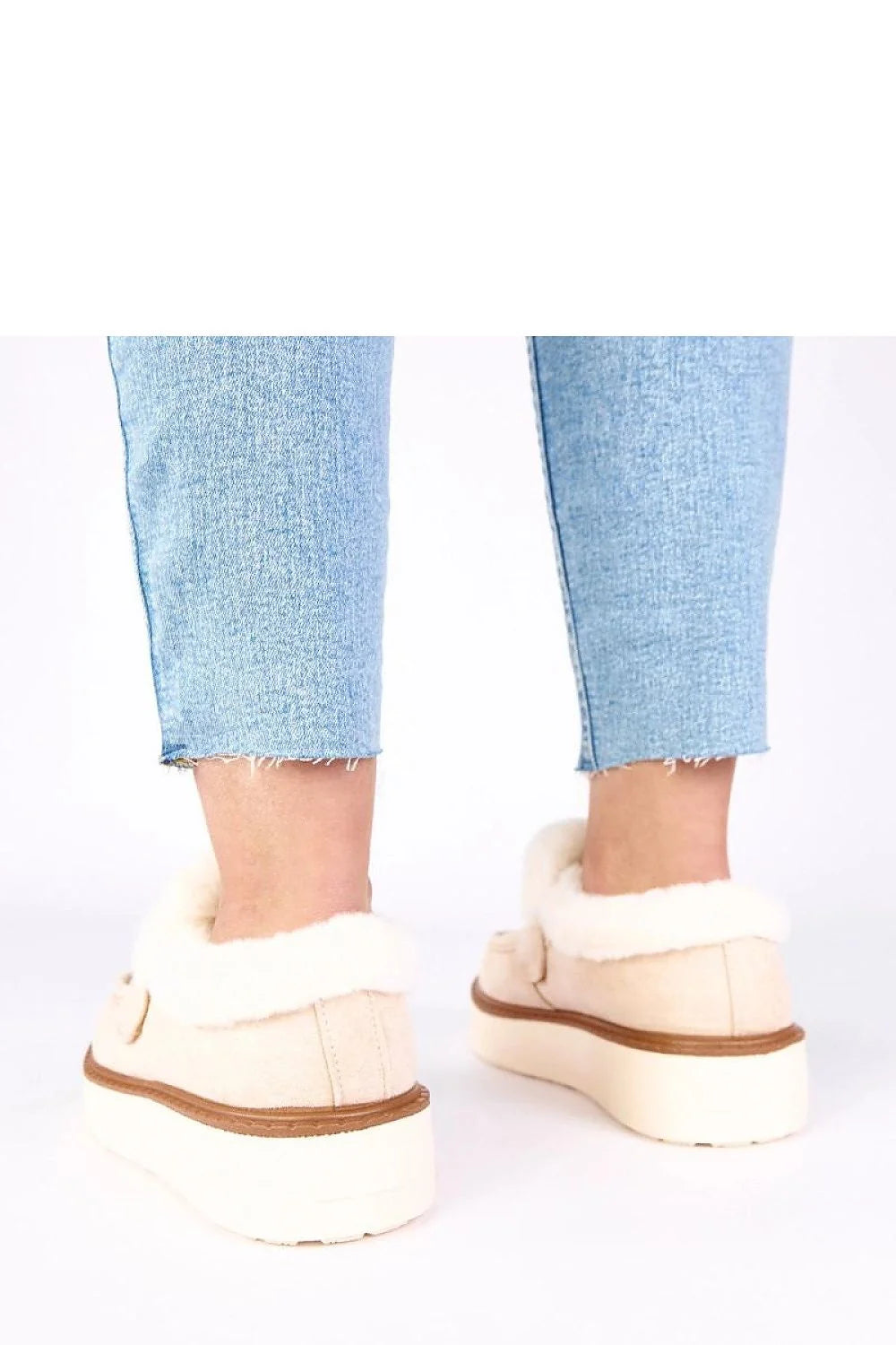 mocassins femme fourrés suédine beige clair plateforme fourrure semelle épaisse blanche liseré marron bride penny badge triangulaire antidérapante confort hiver