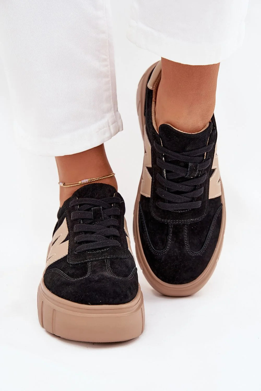 Vinceza sneakers femme suède noir empiècements beige plateforme crantée gomme épaisse chunky lacets bouts arrondis confort légèreté