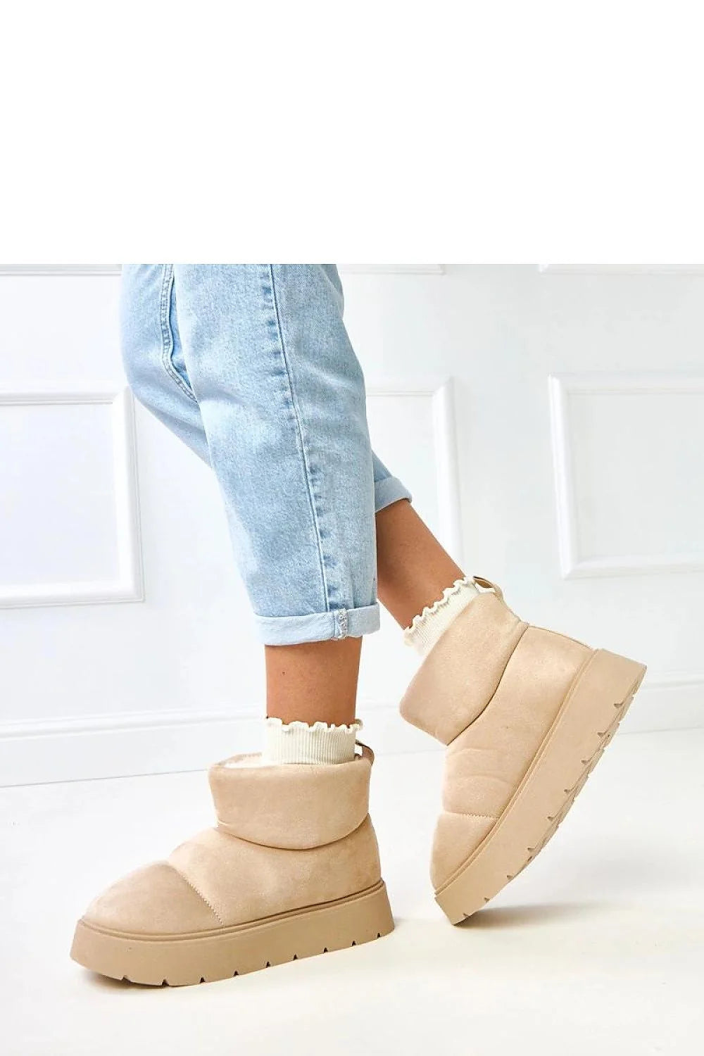 bottines femme cheville beige suédine synthétique rembourrée molletonnée plateforme basse 4cm crantée antidérapante bout rond confortable chaude slipon cosy urbaine
