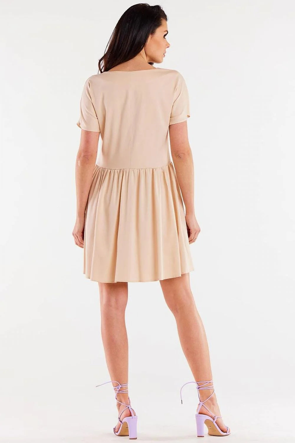 Robe féminine décontractée couleur beige clair manches courtes jupe évasée coupe ample tailles S M L XL femme