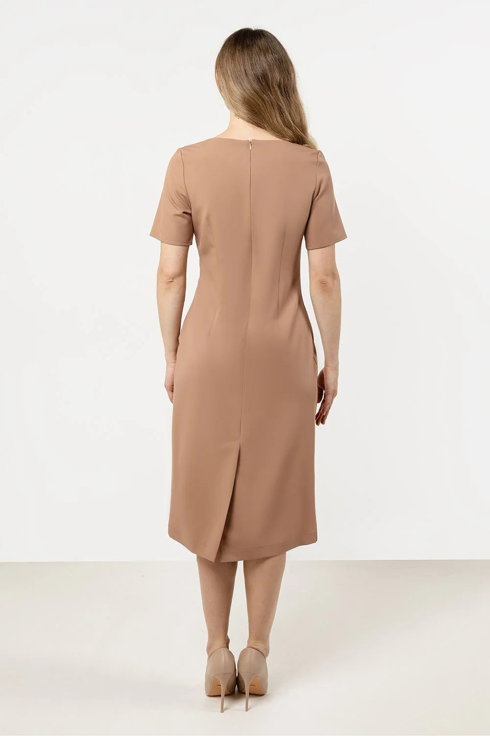 Robe élégante pour femme en tissu de qualité, coupe droite, encolure carrée, manches courtes, couleur beige, polyvalente pour travail et soirées