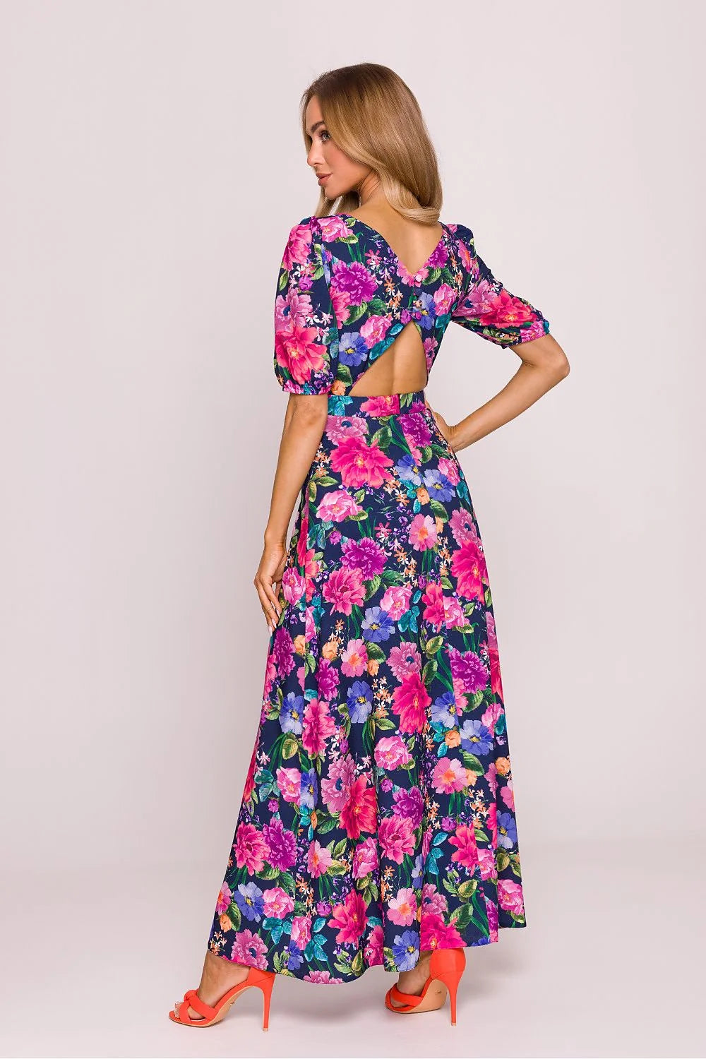 Robe de jour Moe longue motifs floraux couleurs vives tissu délicat jupe évasée manches bouffantes encolure ronde dos subtil femme
