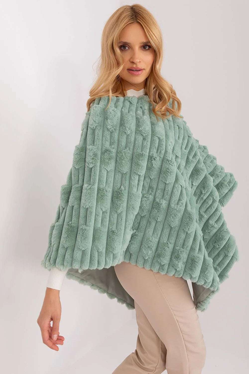 Poncho mode femme fausse fourrure vert menthe coupe ample sans manches design asymétrique texture côtelée style chic polyvalent