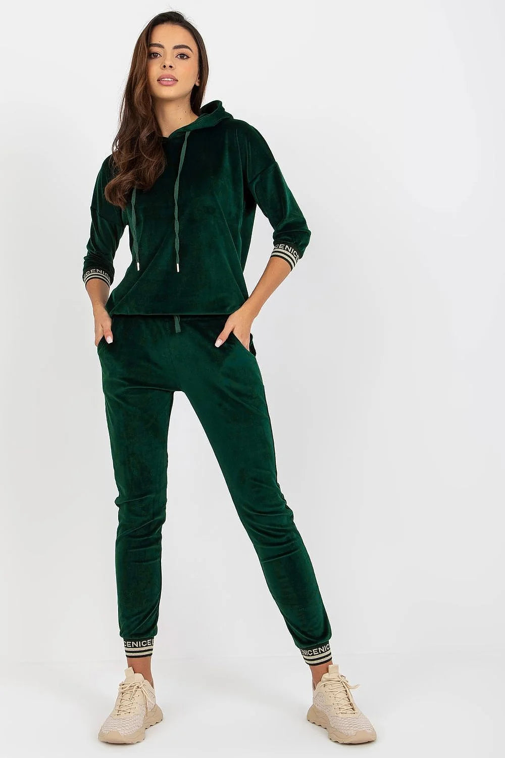 Ensemble détente pour femmes en velours noir manches longues capuche ajustée pantalon élasthanne viscose