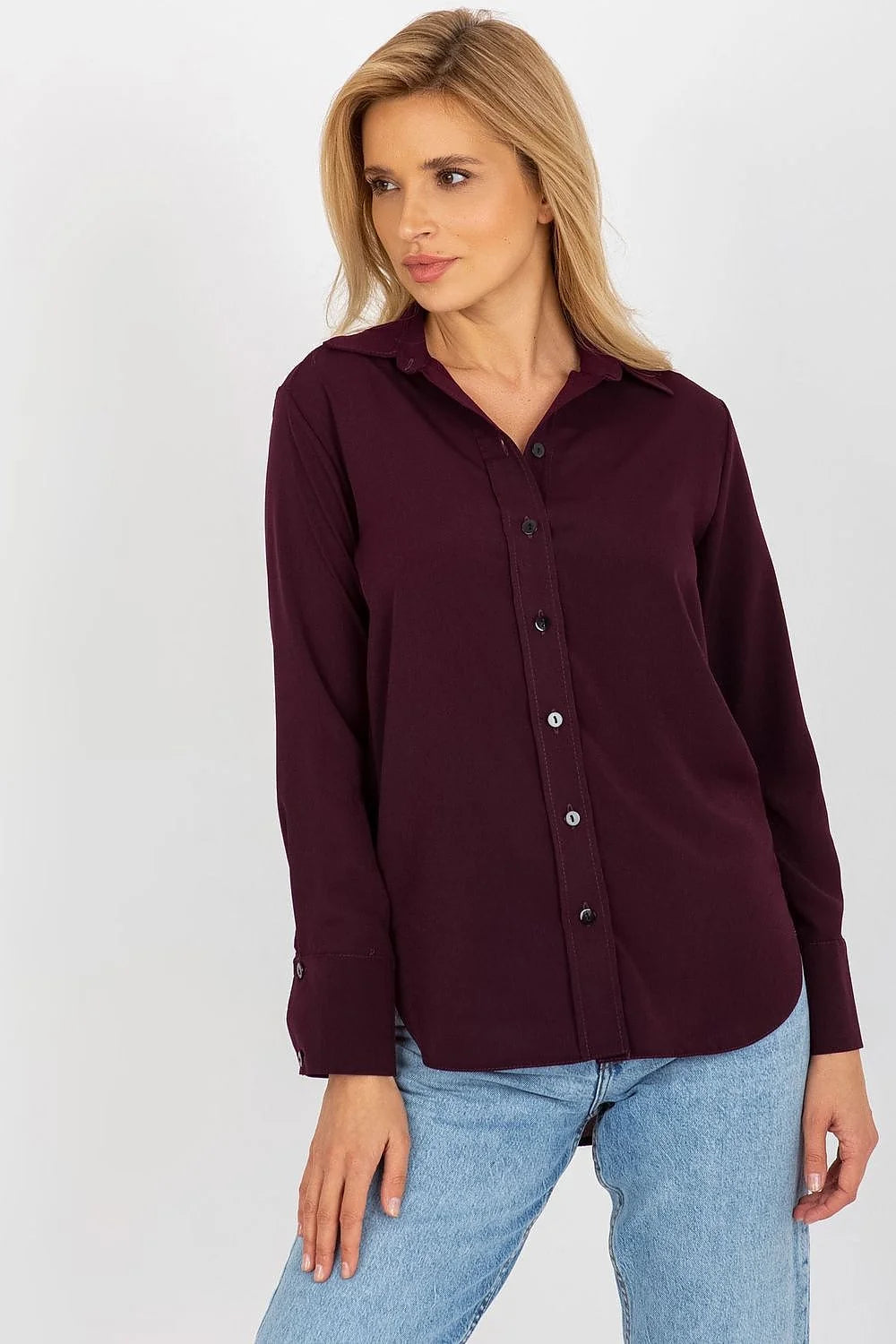 chemise longue manches longues Lakerta élégante bleu vif femme fluide satinée oversize boutonnée col pointu poignets boutons noirs ourlet arrondi