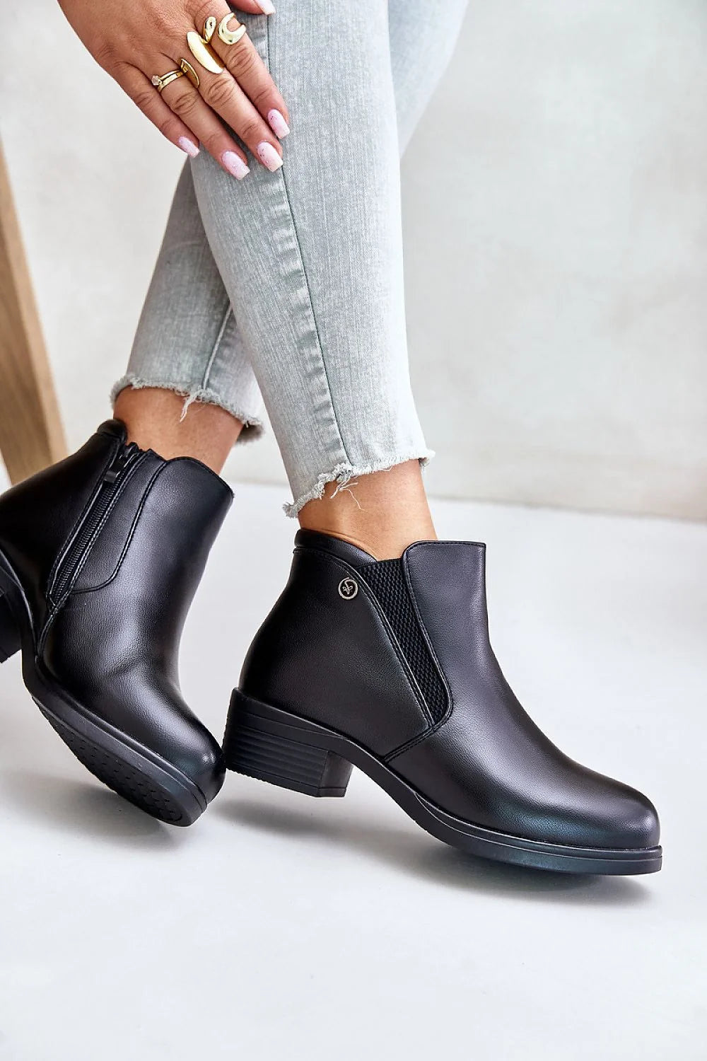 Bottines élégantes pour femmes cuir synthétique fourrure doublure semelle talon 4.5 cm style Chelsea moderne
