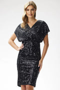 Robe de soirée élégante sans bretelles paillettes noires V-neck manches courtes genoux taille ajustée
