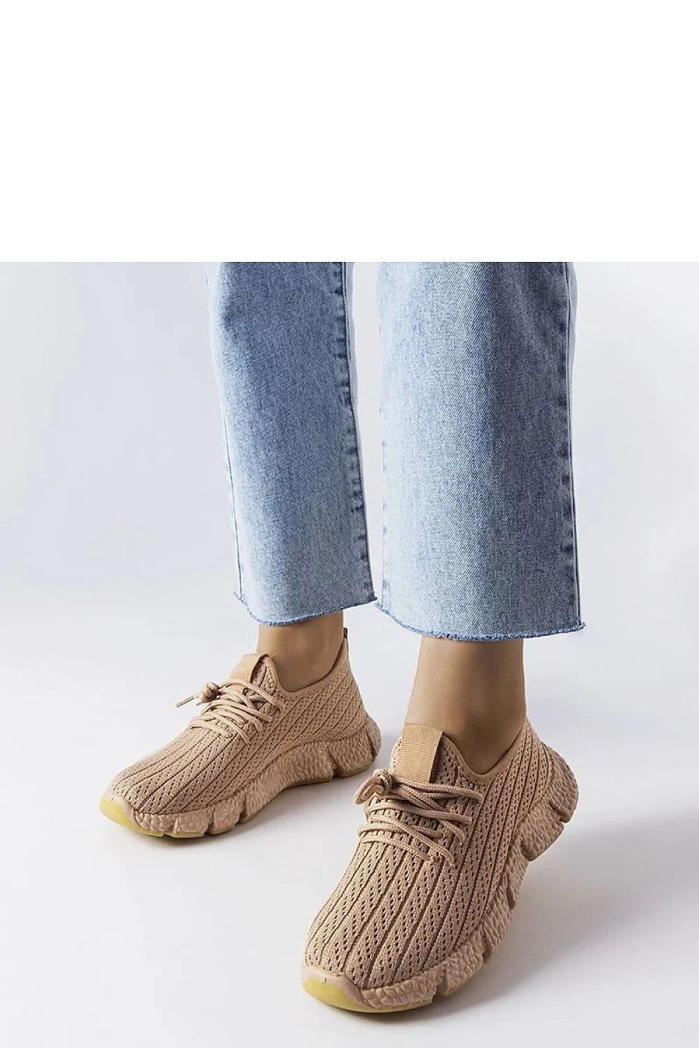 Chaussures de sport modernes pour femmes en tissu beige, confortables, semelle en caoutchouc, design bas, style décontracté, Élodie