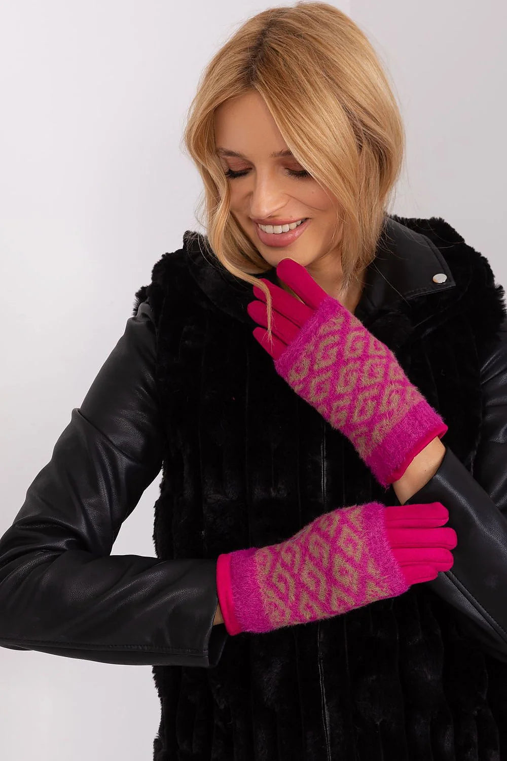 Gants pour femmes style élégant motif losange couleur vive hiver mode confort luxe soirée quotidien détails raffinés matériaux de qualité élégance intemporelle