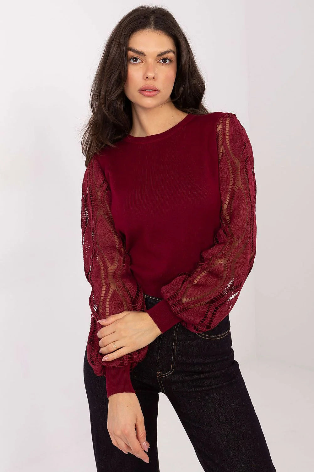 pull femme bordeaux col rond manches longues bouffantes ajourées crochet poignets côtelés maille fine viscose polyester confortable durable coupe droite