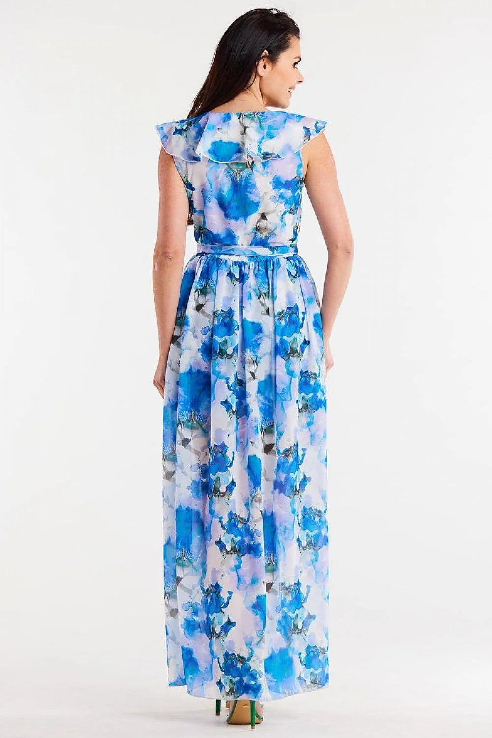 Robe de jour awama en mousseline imprimée floral bleu blanc violet, taille ajustable, ceinture incluse, fente haute, volants épaules, manches courtes, polyester 100%, occasion estivale élégante