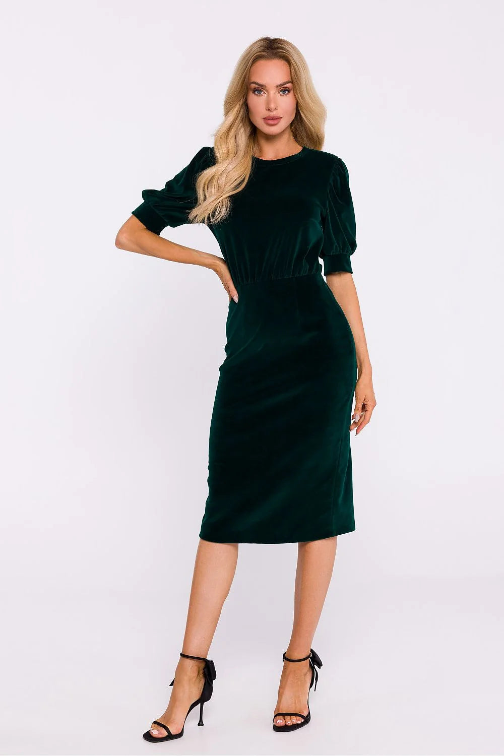 robe velours vert émeraude midi fourreau ajustée taille cintrée manches ballon mi longues col rond fente dos élégante sophistiquée brillante