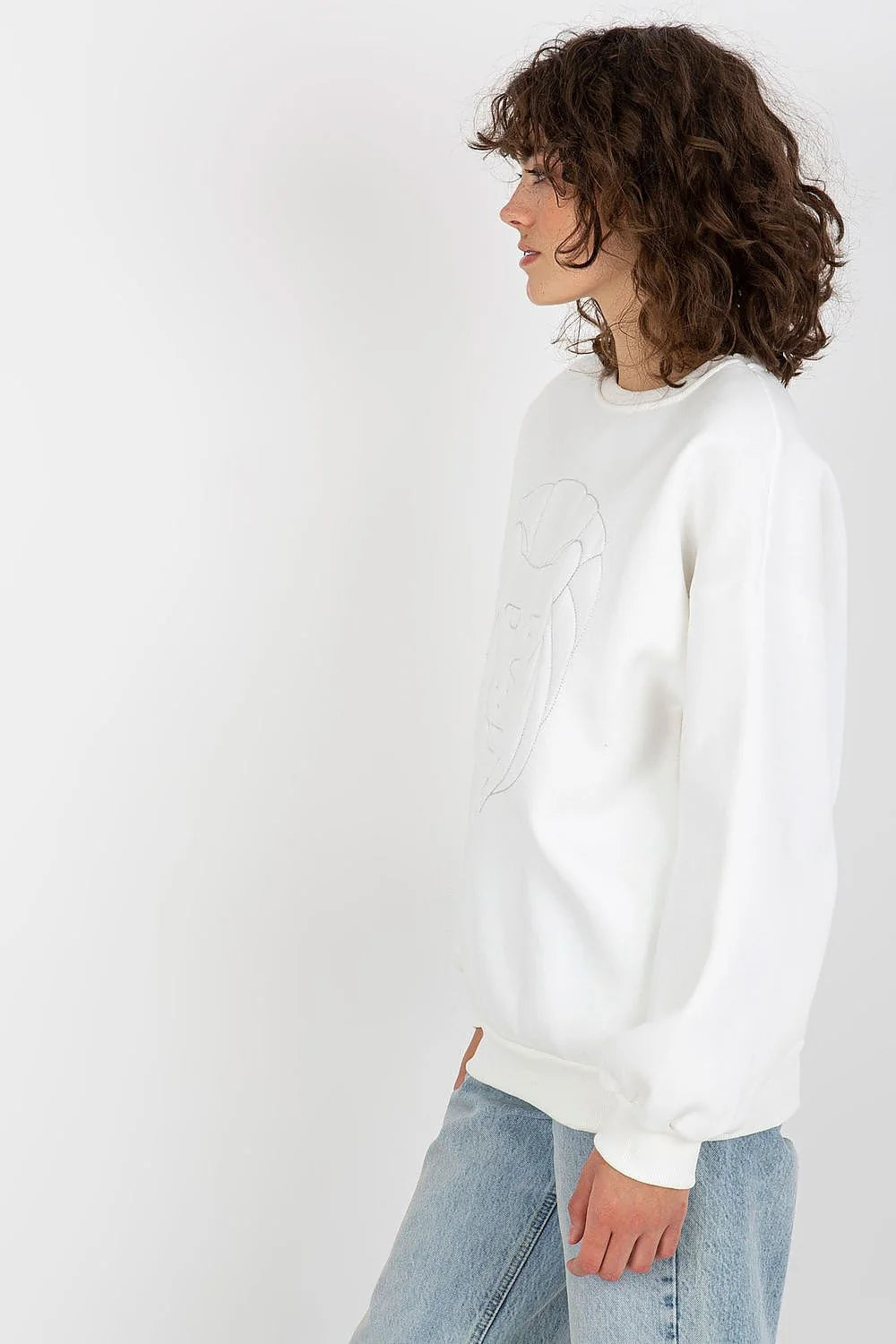 sweatshirt femme oversize molleton blanc col rond epaules tombantes manches longues bordcotes maintien broderie tete lion discret coton elasthanne