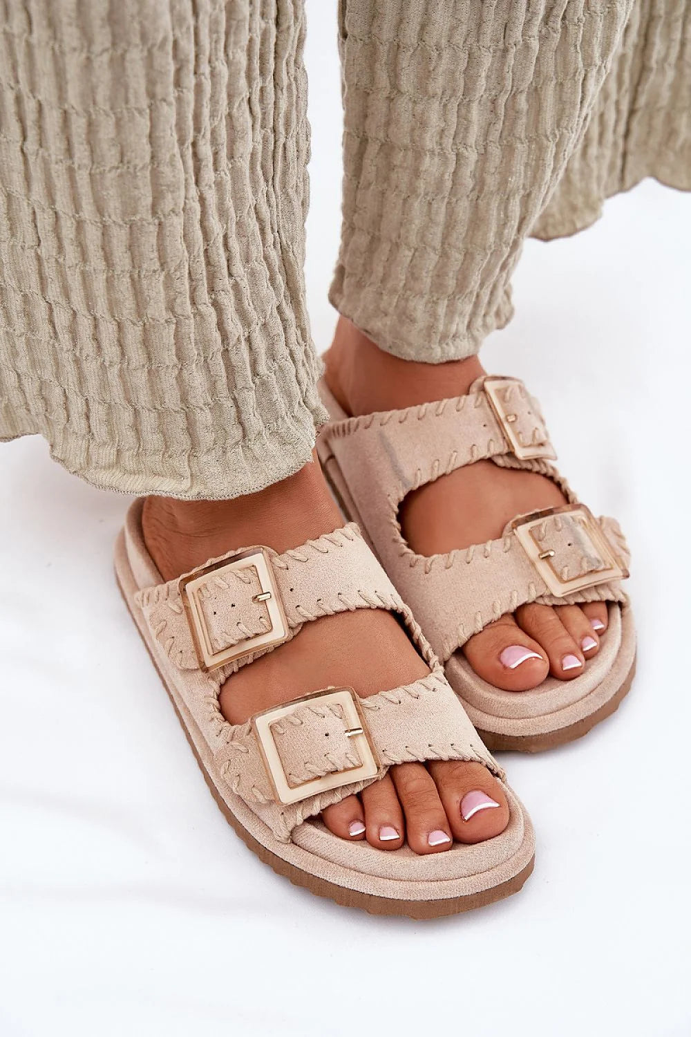 Sandales pour femme en cuir naturel style décontracté contemporain beige talon 8.5 cm semelle épaisse amortissant confortable été