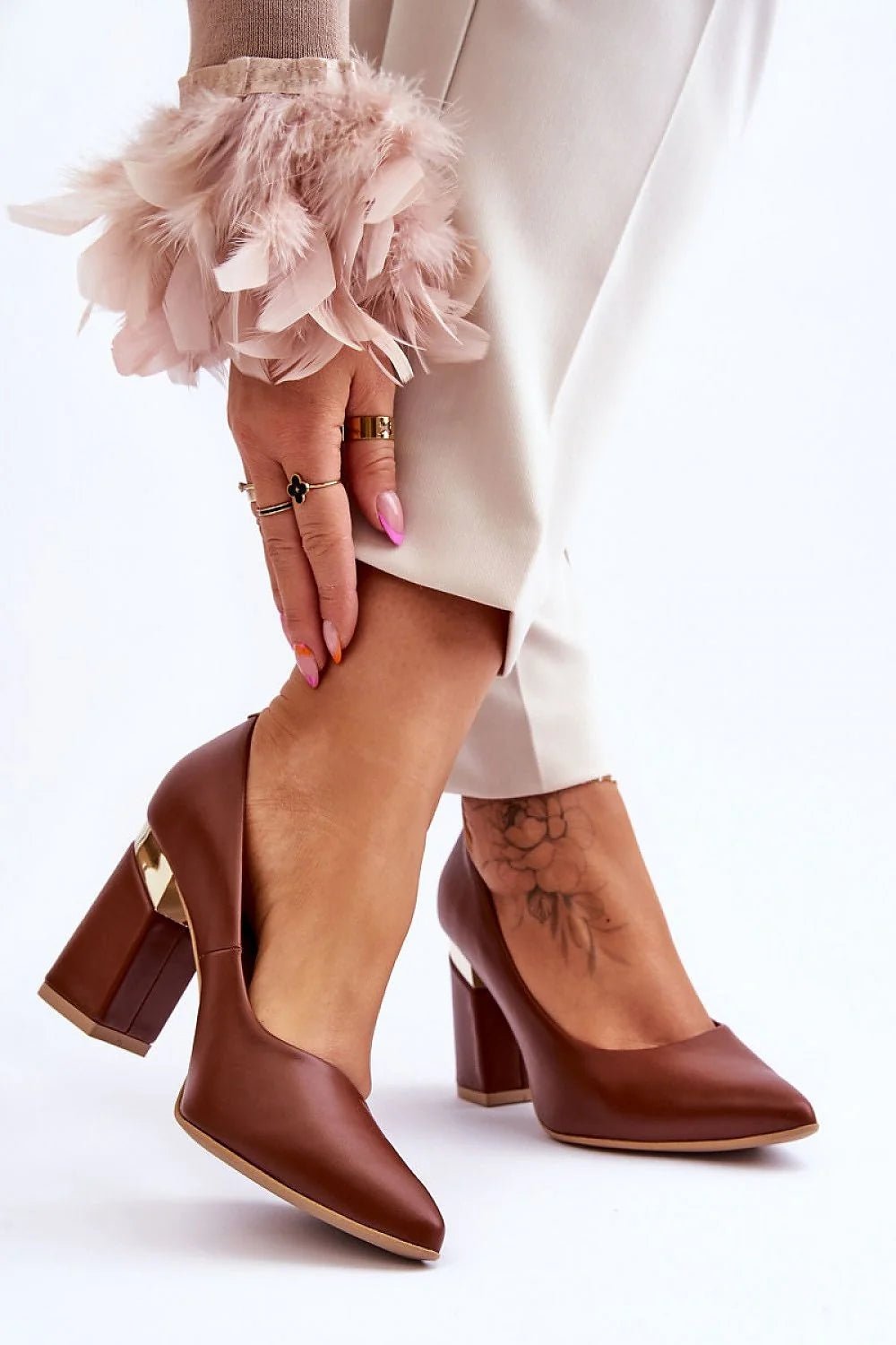 Escarpins élégants talon large design moderne nude cuir naturel semelle confortable femme occasion formelle