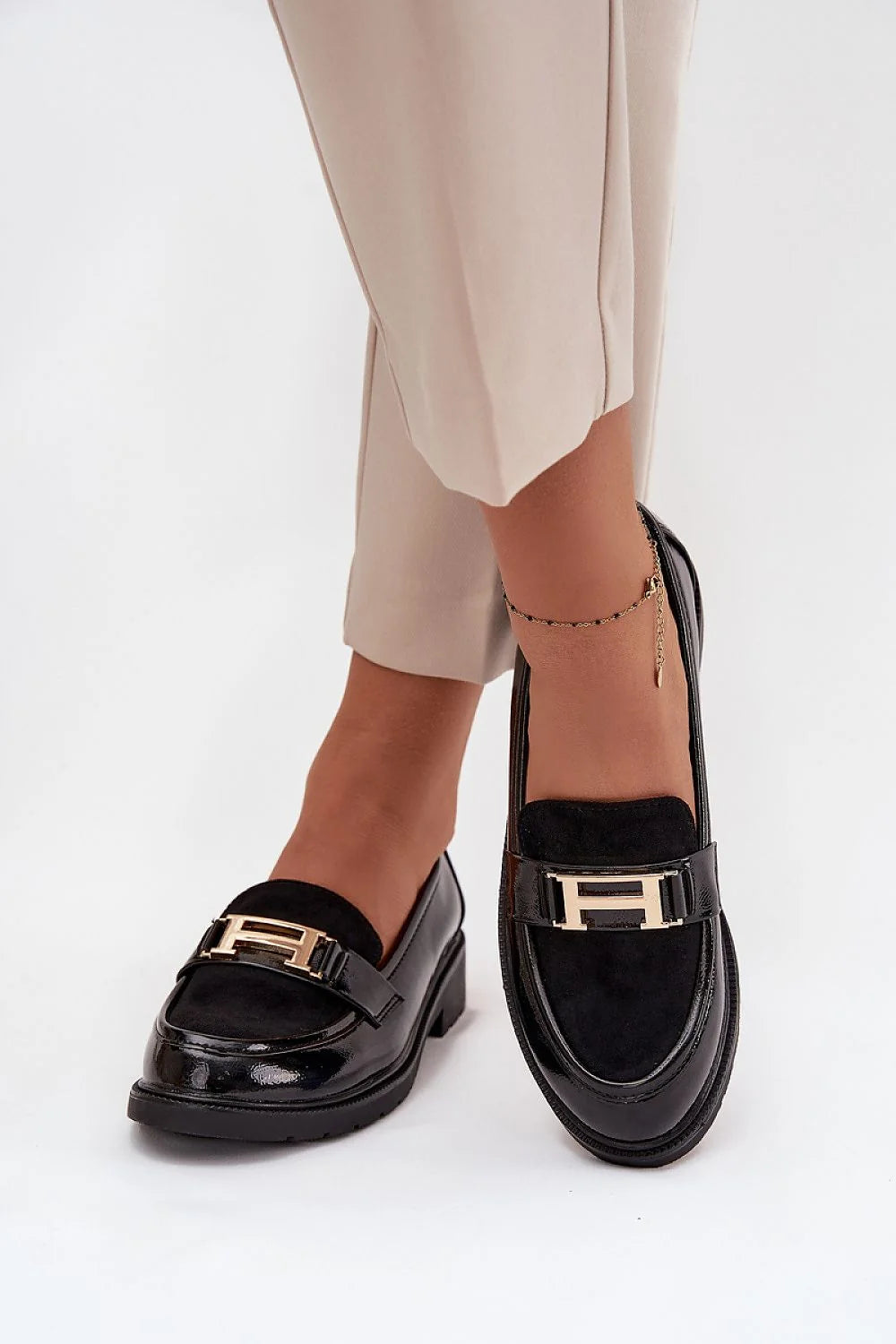mocassins femmes SBarski simili cuir verni empeigne suède noir bride boucle dorée bout arrondi semelle plate épaisse intérieure plantaire souple