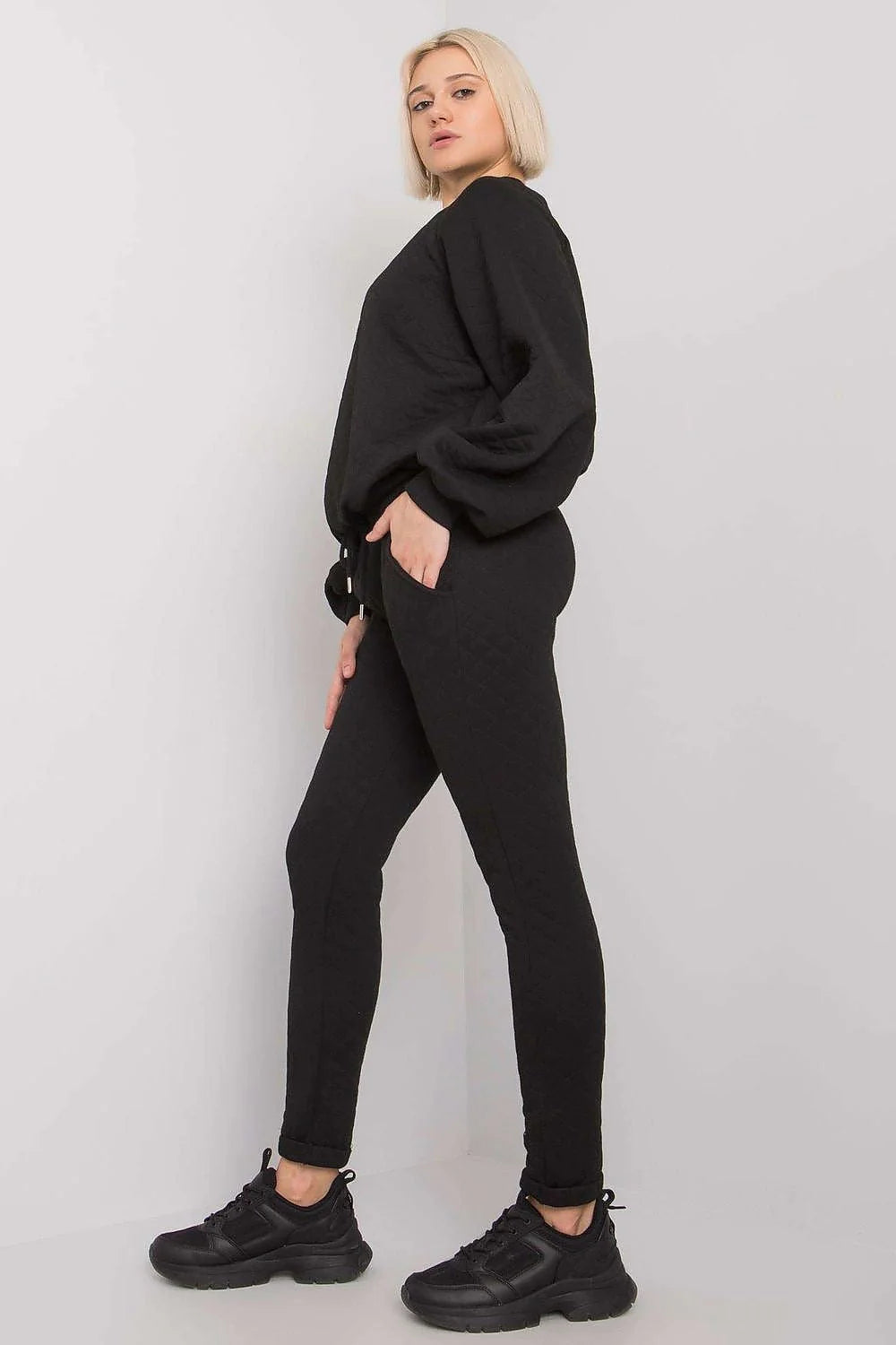 Ensemble de survêtement matelassé pour femme sweatshirt manches longues pantalon ajusté couleur verte kaki matière coton élasthanne style moderne confort loungewear occasions décontractées