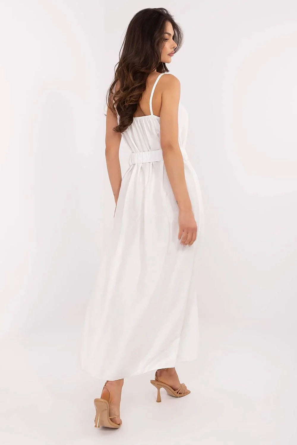 Robe longue blanche design élégant intemporel bretelles fines ceinture dorée coton respirant été femme