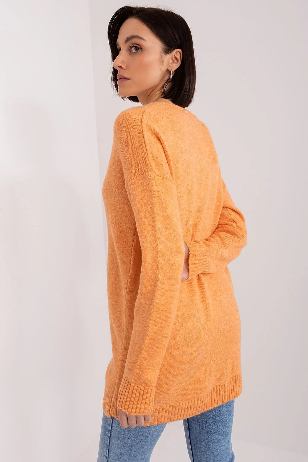 Pull pour femme Chandail Rue Paris couleur orange doux maille fine col V manches longues côtelé casual