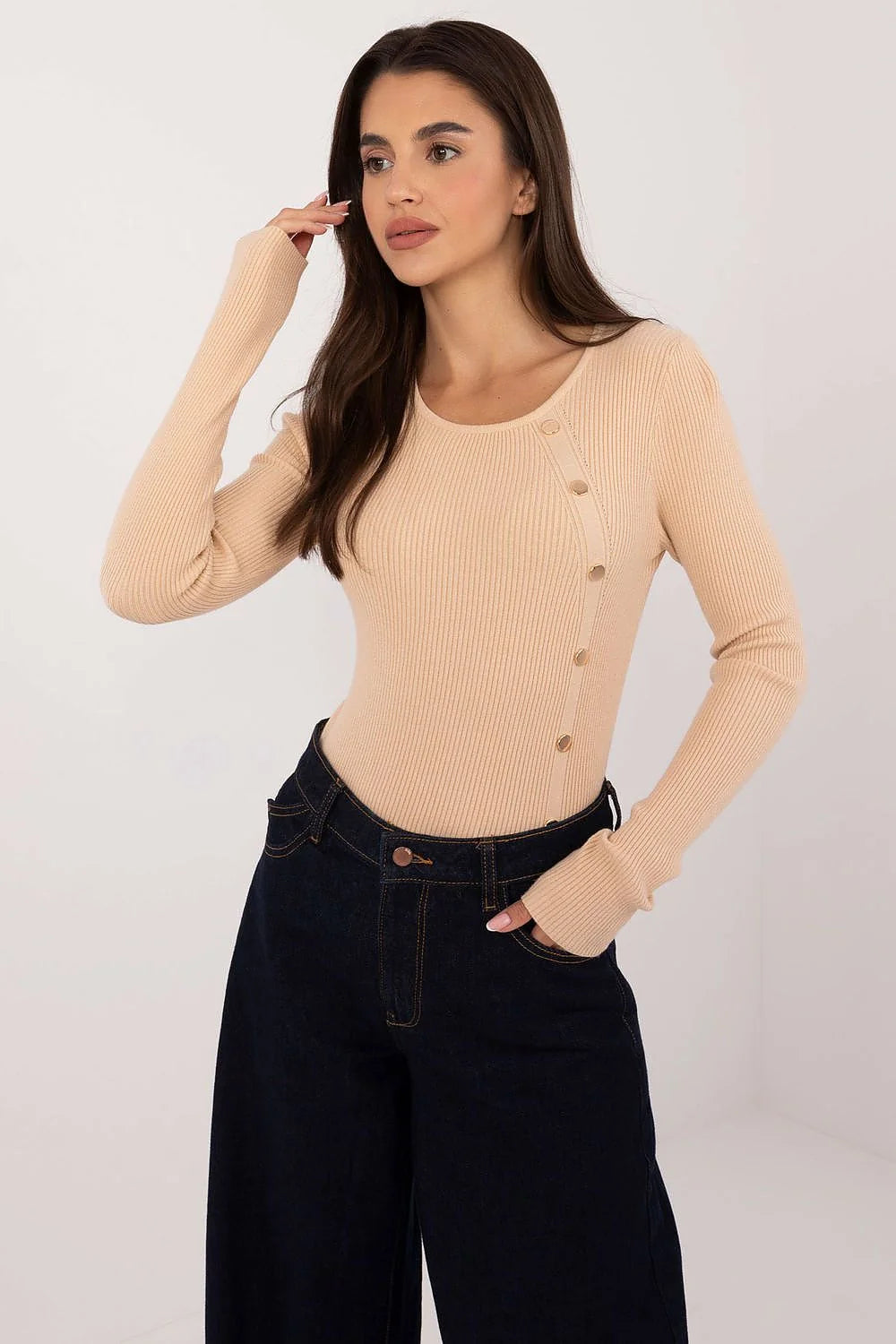 Pull femme décontracté manches longues col rond boutons décoratifs viscose polyester polyamide beige nude longueur standard coupe ajustée texture côtelée élastique confort élégance polyvalent travail quotidien occasions spéciales