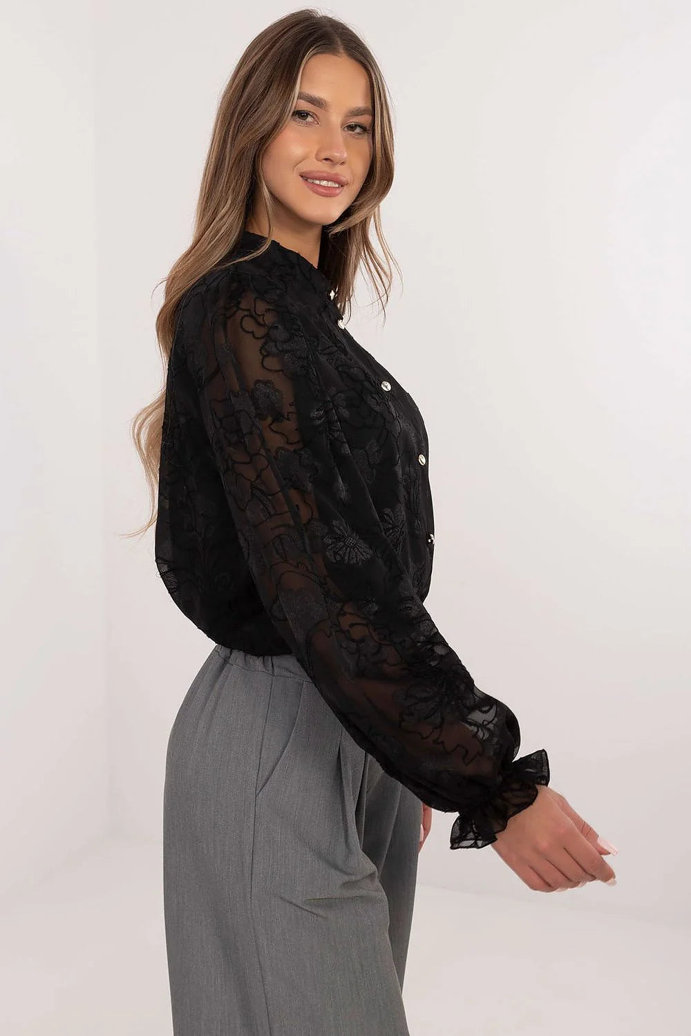 Chemise élégante pour femme manches longues style romantique broderie florale couleur noire tissu soyeux coupe semi-ajustée