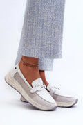 Mocassins femmes style moderne maille blanche cuir détails semelle caoutchouc couleur contrastée confortable occasion多种