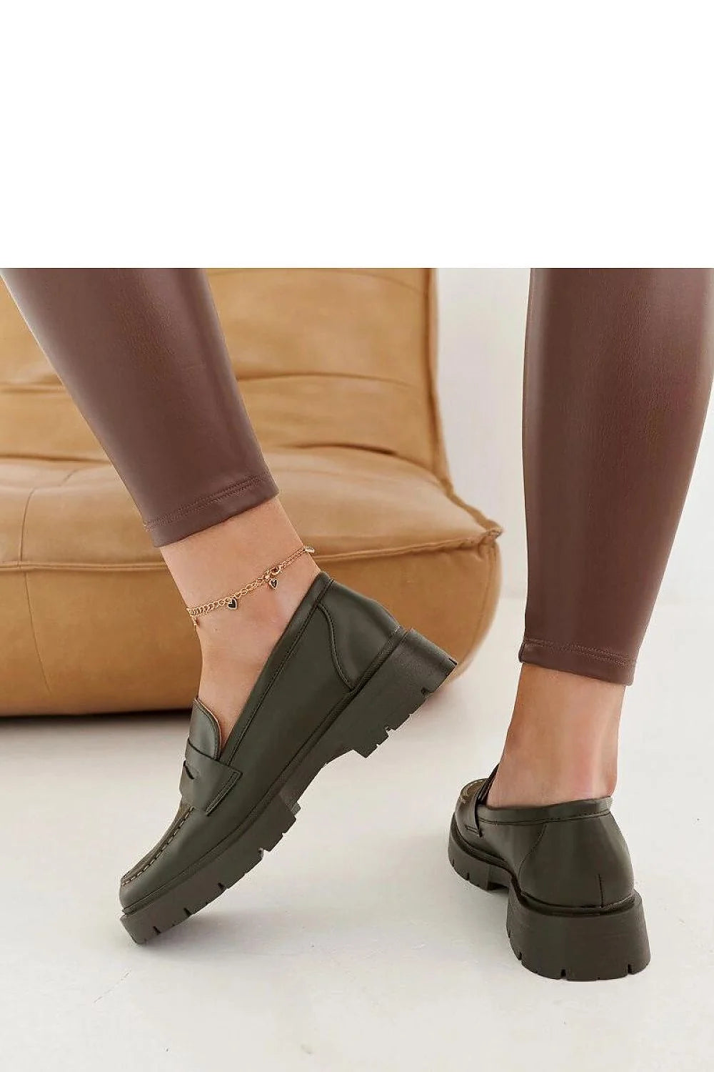 mocassins femmes penny loafers cuir synthétique vert olive foncé bout rond semelle crantée antidérapante talon bas compensé slipon confortable surpiqûres