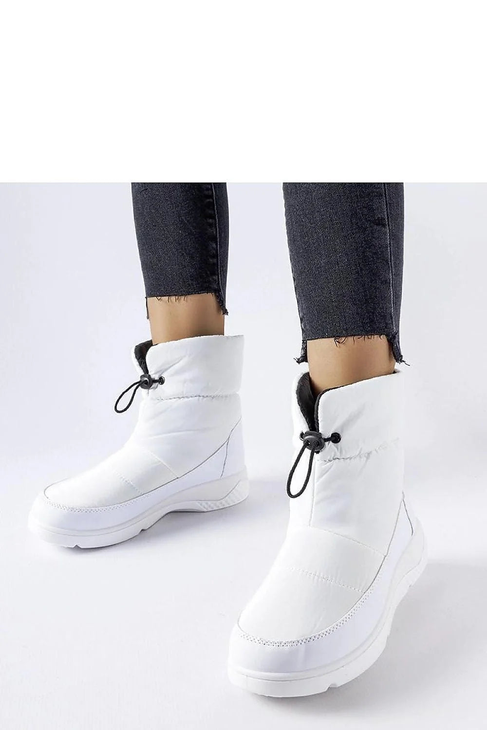 Bottes de neige pour femmes design moderne épuré couleur blanche matériau synthétique doublure isolante hauteur cheville semelle épaisse profilée système de cordon ajustable amorti confort froid hiver