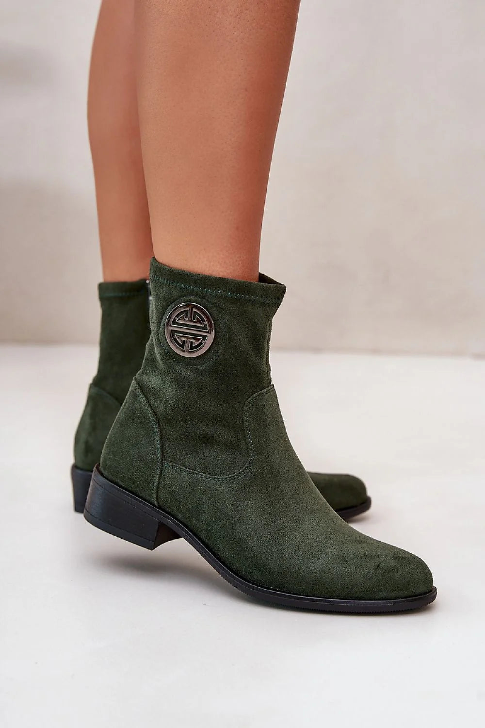 Bottines femmes suédine vert olive talon bas fermeture éclair latérale design élégant mode automne-hiver confort qualité