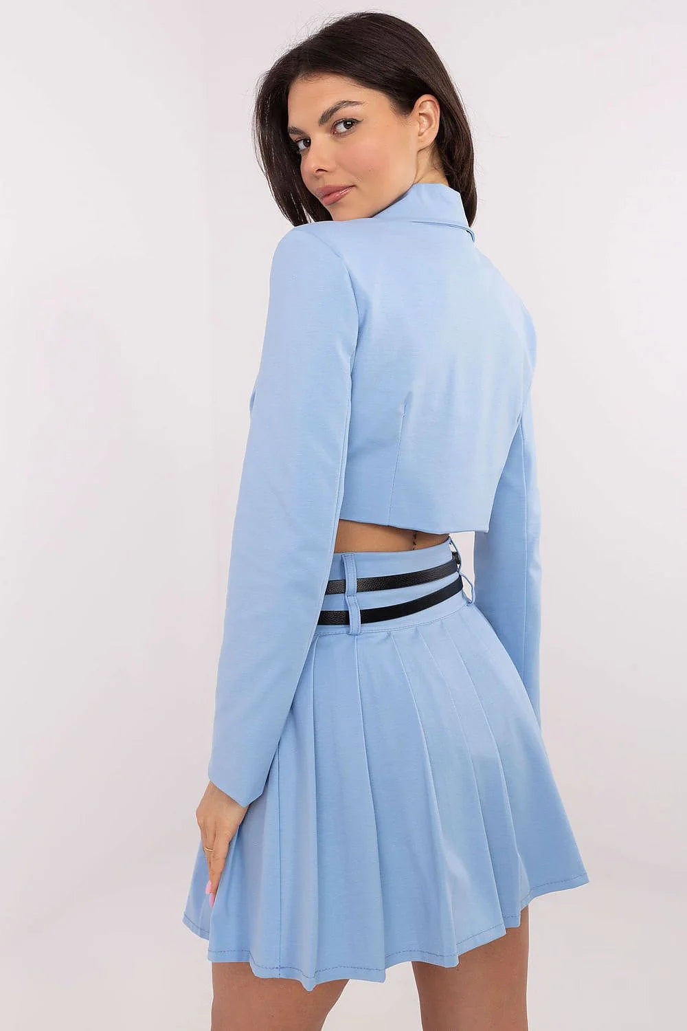 jupe courte plissée mini taille haute évasée bleu ciel pastel tissée structurée coton nylon élasthanne double ceinture noire attaches métalliques