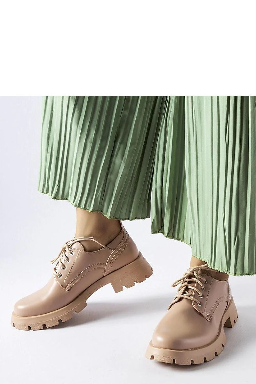 Chaussures basses Derby femme style moderne beige clair cuir haute qualité semelle crantée ajustement personnalisé