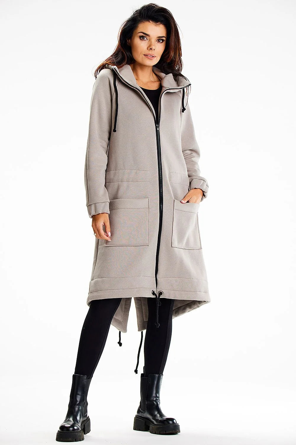 manteau long capuche matelassé gris clair oversize zippé molleton coton polyester doublée cordons contrastés poches plaquées poignets côtelés asymétrique