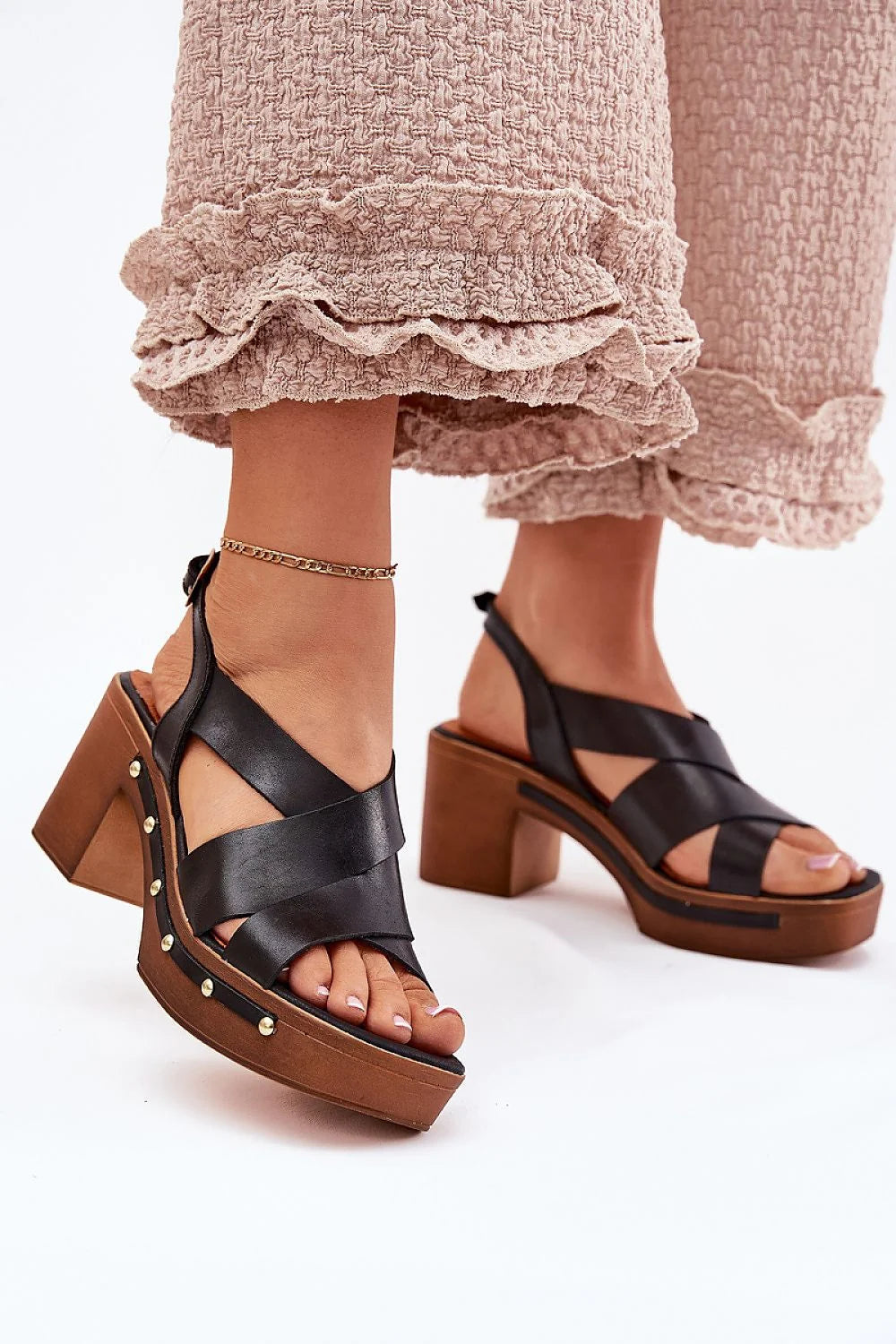 Sandales à talons en cuir naturel design croisé style bohème chic pour femmes occasions spéciales