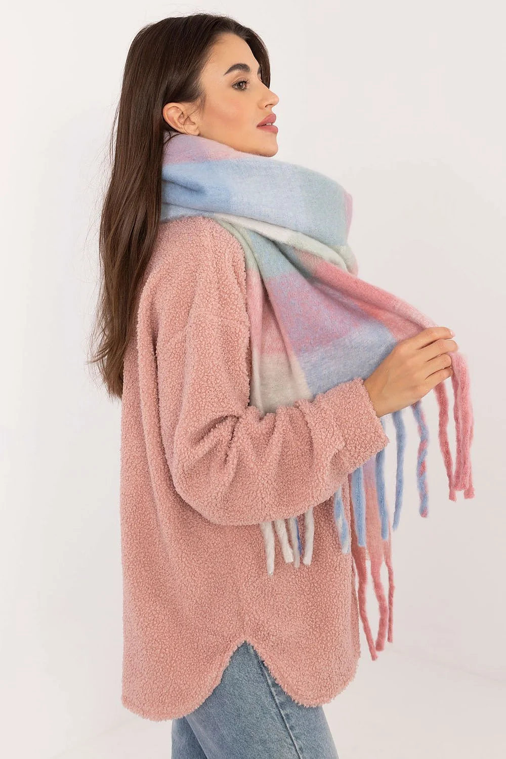 Écharpe femme en mélange laine mohair doux motif carreaux pastel rose bleu vert beige franges longues